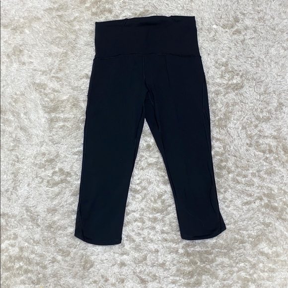 LULULEMON BLACK CROPPED LEGGINGS!!!!!!! - Picture 1 of 2